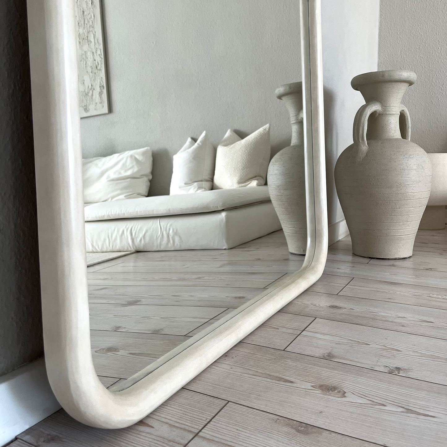 Übergroßer Ganzkörperspiegel mit gewölbtem Betonrahmen – 190 x 100 cm (Abverkauf)